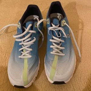 Cloudflow ON Cloud running shoes like new 10.5
